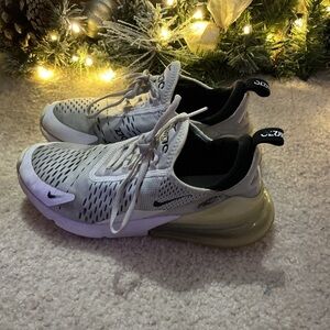 Nike air max 270 White and Black Athletic Shoes